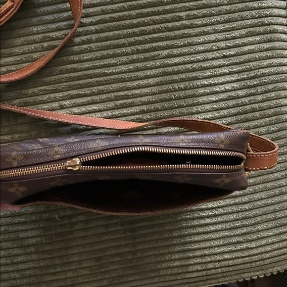Louis Vuitton Brown Monogram Canvas Saddle Crossbody with Tan Trim - Picture 4 of 5